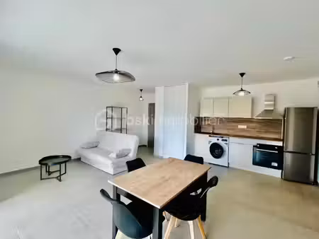 location meublée appartement 2 pièces 47 m² à ajaccio (20000)  880 €