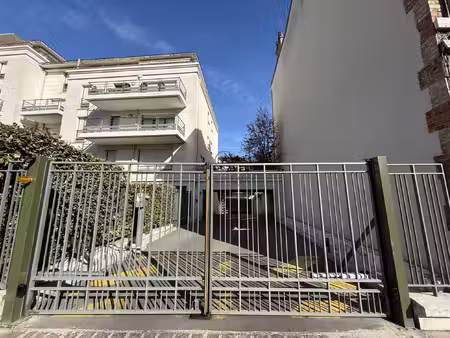 becon parking a louer bd saint denis face au parc