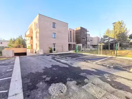 villeneuve-les-avignon - place de parking privative