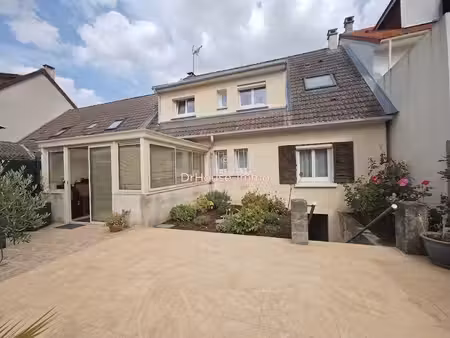 maison individuelle familiale de 132 m² édifiée sur sous-sol total  4 chambres  bureau.