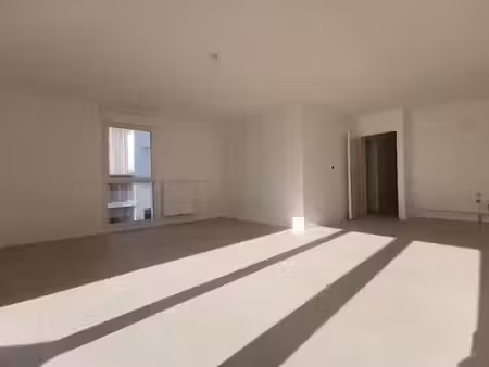 location appartement 4 pièces 83.8 m² à la rochelle (17000)  1 229 €