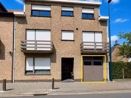 uiterst ruime  dubbele garagebox/opslagplaats op enkele p...