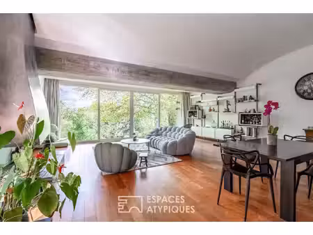 maison d'architecte à la toiture papillon avec vue