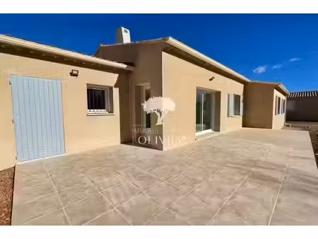 location villa 4 pièces 103 m² à saint-saturnin-lès-apt (84490)  1 225 €