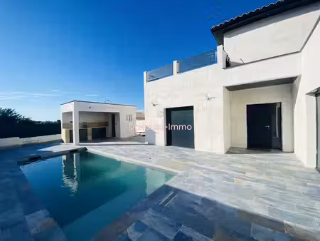villa 2025 de 151 m2 4 chambres piscine