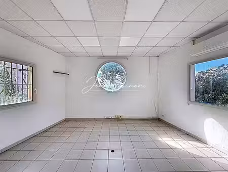 en exclusivité - local professionnel 411 m² - marseille 13015