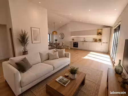 au pied du ventoux : maison de plain-pied entièrement rénovée
