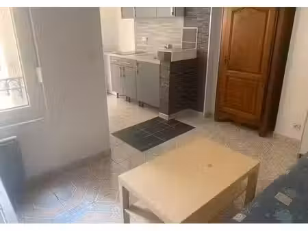 location meublée appartement 1 pièce 21 m² à reims (51100)  480 €