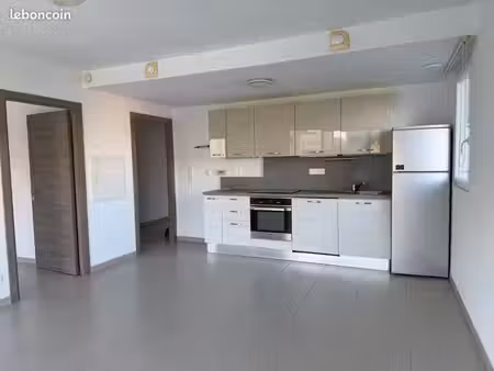 location t2 à l’année calvi