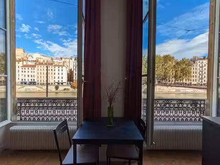 studio 31m² avec mezzanine  vue exceptionnelle sur la saône  quartier saint paul