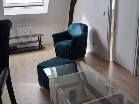 appartement mansardé 3 p au 2° étage