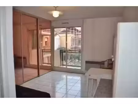 location meublée appartement 1 pièce 28 m² à toulouse (31000)  580 €