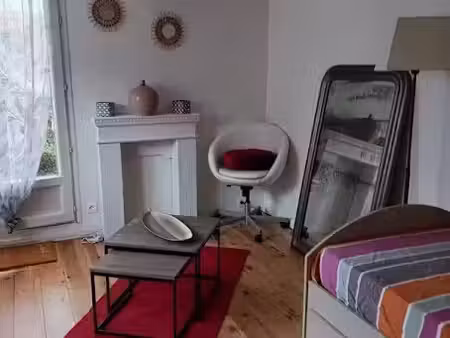 location meublée appartement 2 pièces 25 m² à aix-en-provence (13090)  650 €