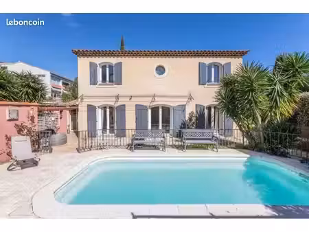 villa avec piscine clos des plages