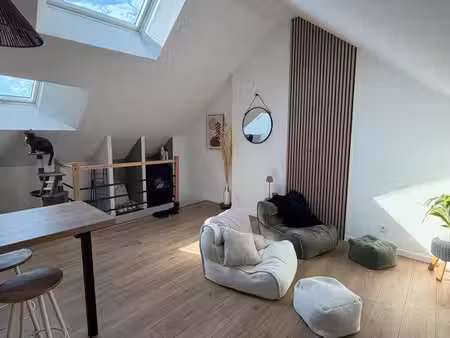 appartement entièrement rénové – dernier étage – climatisation