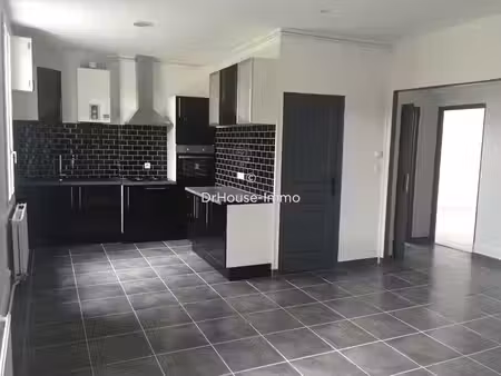 immeuble de rapport 4 appartements une cours et 3 garages et caves à saint-etienne