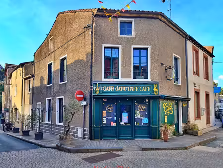 immeuble 5p murs d'un local commercial (bar-restaurant non occupé) et logement type 4  cav