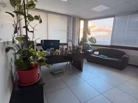 ullins centre – local professionnel / bureaux 90 m² – rdc pmr – métro b – belle visibilité