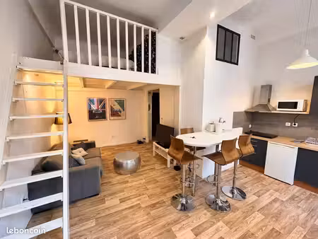studio mezzanine port de nice (seulement étudiant ou bail mobilité)