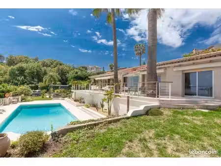 villa antibes  piscine privée vue mer