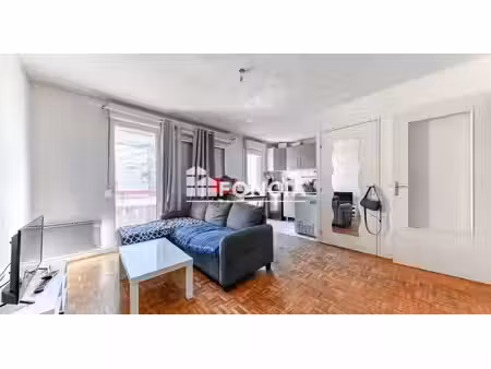 grand studio avec balcon  avenue leclerc