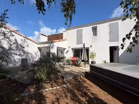 les sables d'olonne - proche centre - maison 5 chambres -185 m2