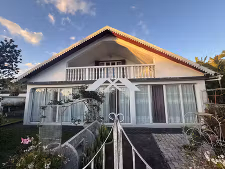 superbe maison familiale avec de beau volume petit-île
