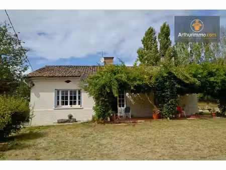 maison en pierres avec piscine et vue campagne