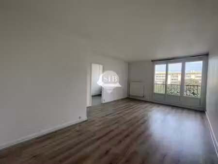 studio - 560 € + 140 €