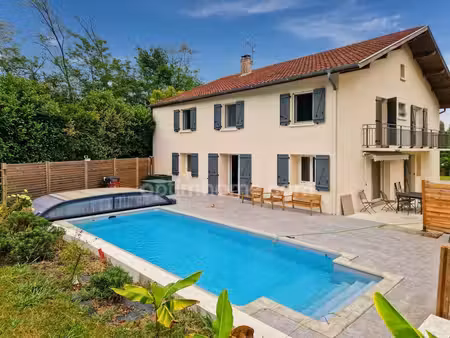 maison de plus de 270m2 à vendre 9 pièces-5 chambres-piscine- habas (40)