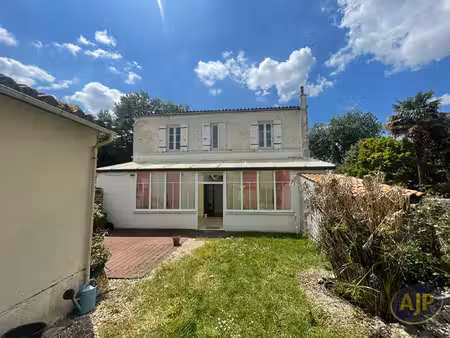 maison saintes