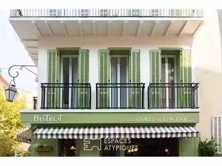maison de village composée d'une habitation et d'un local commercial