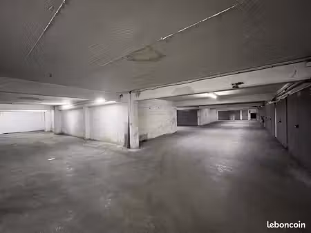 box fermé paris 18e – rue boucry – métro marx dormoy