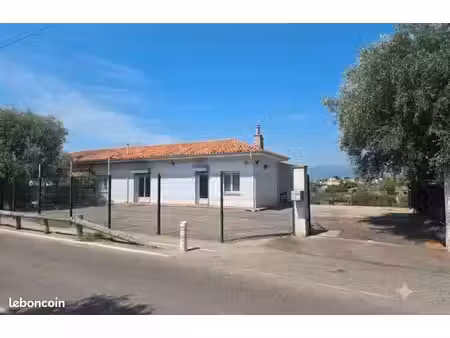 local commercial colline bellet