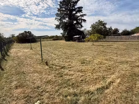terrain plat 700 m2