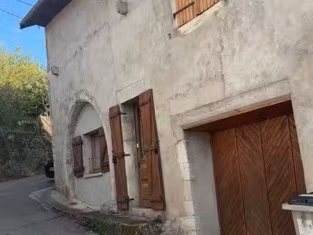 maison de 289m2 et 150m2 de terrain à port-lesney