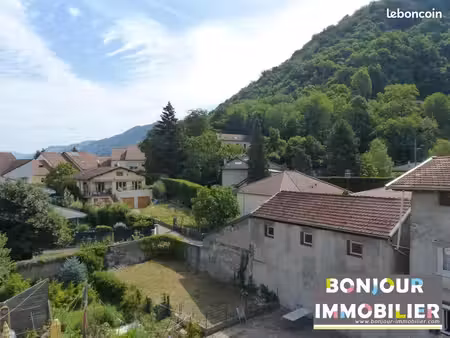 triplex 6 pièces 117 m²