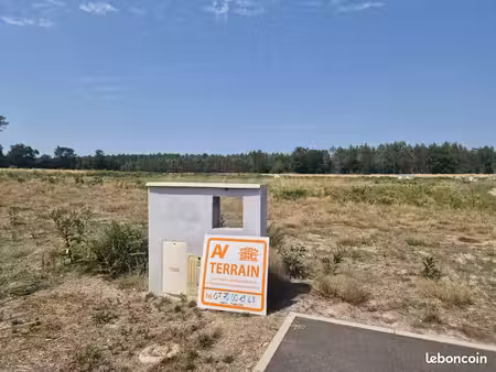 terrain 744 m² laluque