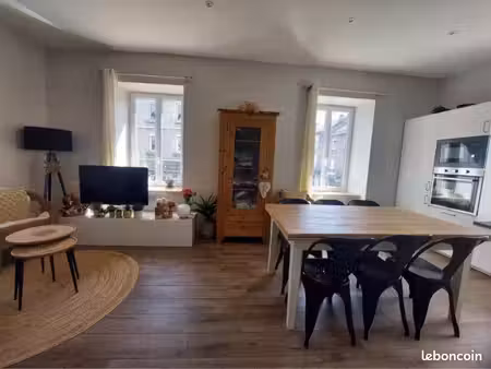 superbe t3 65m2 refait à neuf plein centre du chambon