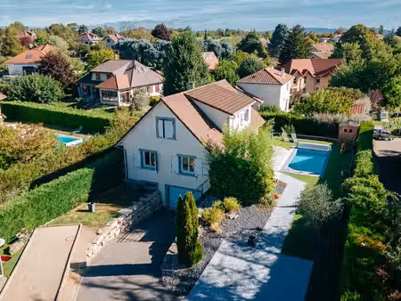 propriété 6 pièces 230 m²