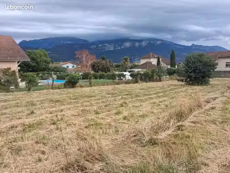 entrepôt avec terrain constructible viabilisé divisible