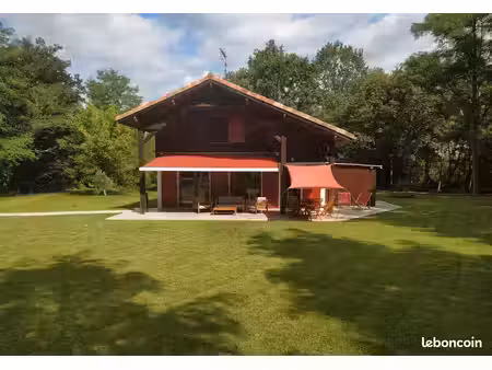 maison d’architecte rénovée – 120 m² – 3 chambres – 2 ha boisés dont 3 000 m² clôturés