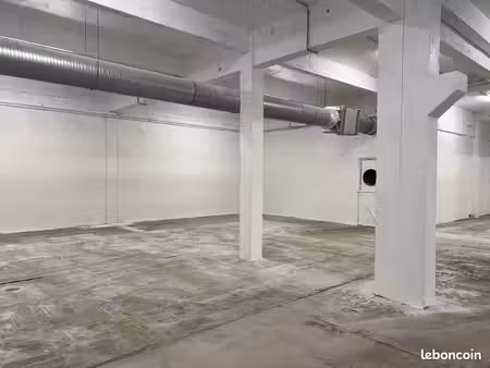 local 108 m² froges