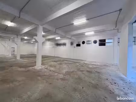 local 83 m² froges