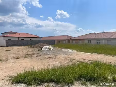 terrain à bâtir de 620 m² à veauche (42)