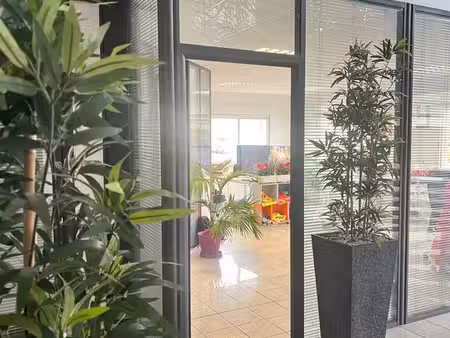 bureau 32 m² dans petit centre d’affaires avec parking à saint-jean-de-bournay