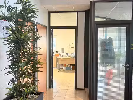 bureau 34 m² dans petit centre d’affaires avec parking à saint-jean-de-bournay