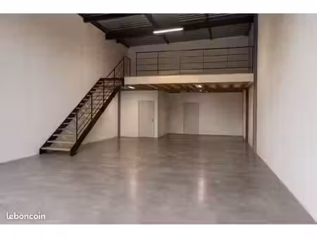 local/entrepôt professionnel 140m2