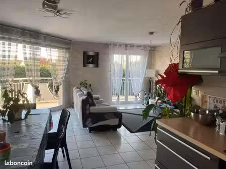 appartement t3 avec balcon  garage et parking privatif