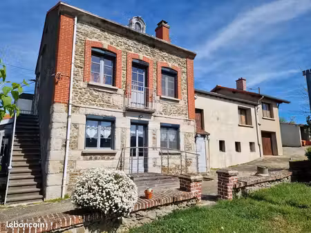 vds le chambon feugerolles corps de ferme